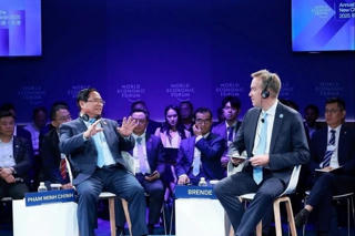 Thủ tướng Phạm Minh Chính đối thoại chính sách tại Hội nghị WEF Thiên Tân