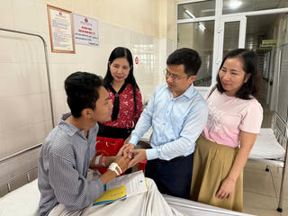 Trường đại học Hạ Long muốn đỡ đầu nạn nhân mất 4 người thân trong vụ lật tàu