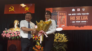 Ra mắt bộ tiểu thuyết 'Hồ sơ lửa' của nhà văn Lại Văn Long
