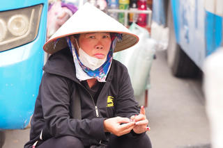 Hà Nội: Người dân vẫn lơ là đeo khẩu trang nơi công cộng dù dịch Covid-19 đang tăng