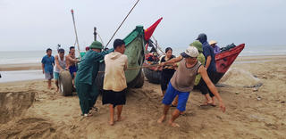 Thanh Hóa: Chạy đua với thời gian ứng phó bão số 3