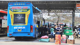 Giáp Tết, vé xe khách tăng mạnh