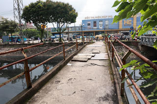 Hình ảnh nhiều cầu tạm ở Hà Nội xuống cấp cần sửa chữa