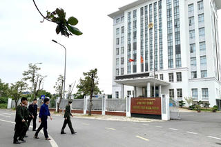 Nam Định: Bắt 2 cán bộ thuế