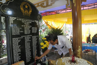 Lễ giỗ chung các anh hùng liệt sĩ ở làng Đồng Di