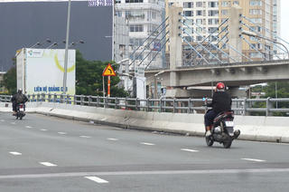 TP HCM: Trực 24/24 giờ để phát hiện bất thường của cầu Nguyễn Hữu Cảnh