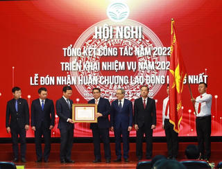 Bộ Thông tin và Truyền thông đón nhận Huân chương Lao động hạng Nhất