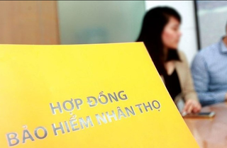 Ngân hàng hết đường bắt khách mua bảo hiểm, trái phiếu