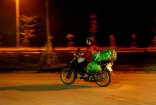 [Ảnh] Nhọc nhằn lao động nghèo vật lộn mưu sinh trong đêm ở TP Hà Tĩnh