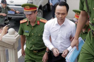 Vụ FLC: Tòa án triệu tập gần 100.000 bị hại nhưng chỉ có vài chục nhà đầu tư có mặt tại tòa