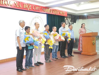 Khen thưởng 5 người cứu nạn nhân vụ tai nạn liên hoàn ở cầu Phú Mỹ