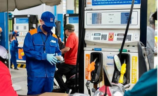 Giá xăng giảm mạnh, xuống dưới 22.000 đồng/lít