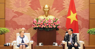 Chủ tịch Quốc hội Vương Đình Huệ tiếp Phó Chủ tịch thứ nhất Quốc hội Hungary