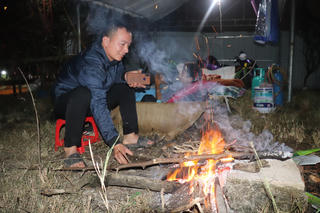 Đào, quất bán 'ì ạch' khiến tiểu thương như ngồi trên đống lửa