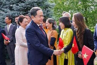 Chủ tịch Quốc hội gặp gỡ, trao đổi với cộng đồng người Việt Nam tại Thụy Sĩ