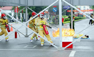 Nam Định: Thi nghiệp vụ phòng cháy chữa cháy giữa các tổ liên gia