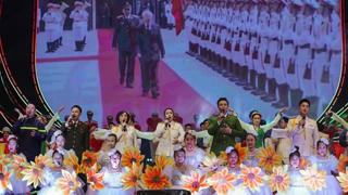 Công diễn vở nhạc kịch 'Vinh quang trên vai những người anh hùng'