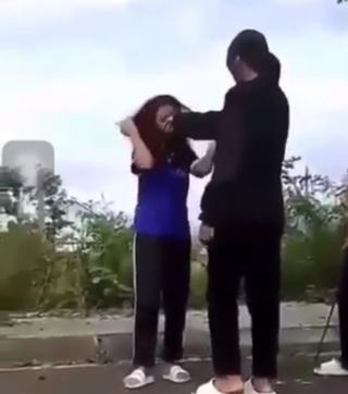 Nữ sinh đánh bạn cùng lớp chảy máu ở vùng đầu
