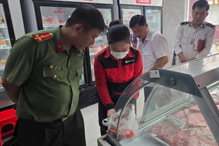 Sóc Trăng: Kiểm tra cơ sở kinh doanh thịt heo bị “tố” không đảm bảo chất lượng