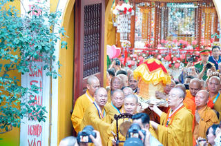 Cung nghênh xá lợi Đức Phật về Chùa Quán Sứ