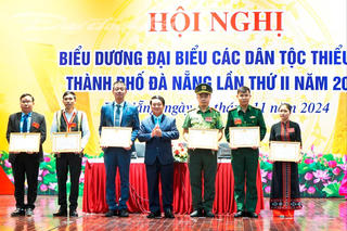 Biểu dương tập thể, cá nhân có thành tích xuất sắc trong công tác dân tộc