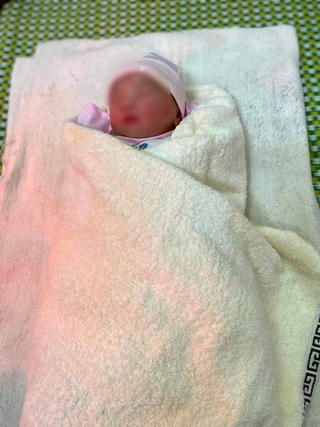 Quảng Nam: Bé gái sơ sinh bị bỏ rơi đã được người thân đến nhận lại