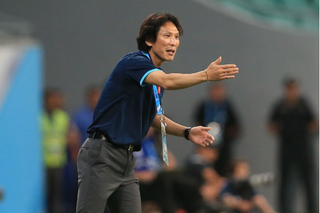 HLV Gong Oh-kyun và hậu vệ Trần Văn Kiên thoát án phạt nguội