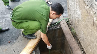 Chặn nạn 'đổ chui' rác thải độc hại