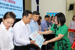 Mang Tết ấm đến với người nghèo