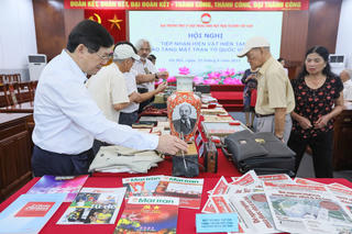 26 cá nhân, gia đình hiến tặng 392 hiện vật cho Bảo tàng MTTQ Việt Nam