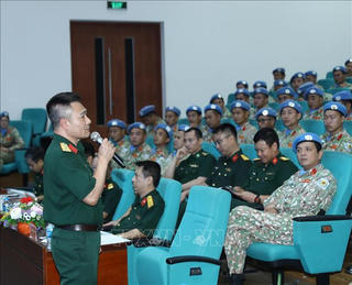 Giao lưu thanh niên kiều bào với cán bộ, chiến sĩ Cục Gìn giữ hòa bình Việt Nam