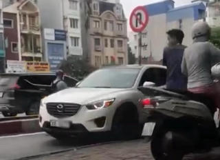 Hà Nội: Tước giấy phép lái xe 3 tháng nữ tài xế ô tô đi ngược chiều trên đường Trường Chinh