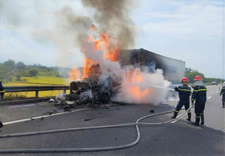 Cháy xe đầu kéo trên cao tốc Đà Nẵng- Quảng Ngãi