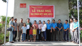 Đắk Lắk: Mặt trận huyện Ea H’leo bàn giao 7 căn nhà Đại đoàn kết cho hộ nghèo