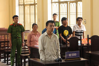 Quảng Nam: Đâm bạn trọng thương, một thanh niên lĩnh án 8 năm tù  