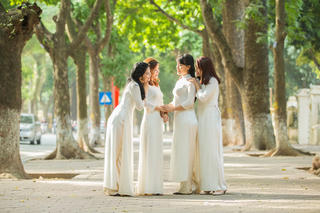 Lan tỏa vẻ đẹp áo dài