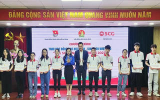 Trao 2 tỷ đồng học bổng tặng học sinh, sinh viên hoàn cảnh khó khăn