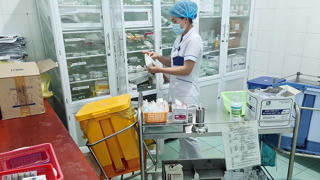 Thiếu thuốc và vật tư y tế vì chậm đấu thầu 