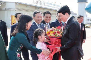 Lễ đón Chủ tịch nước Lương Cường thăm cấp Nhà nước tới Lào