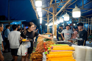 Thừa Thiên - Huế: Du khách thích thú trải nghiệm hàng trăm món ăn tại lễ hội ẩm thực 3 miền