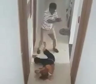 Trích xuất camera vụ người đàn ông hành hung dã man một phụ nữ tử vong