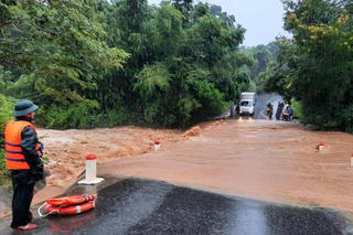 Từ Quảng Bình đến Phú Yên: Cảnh báo mưa lớn, lũ quét, sạt lở đất