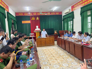 Vụ sập cầu Phong Châu ở Phú Thọ: 5 xe ô tô, 4 xe máy, 9 người rơi xuống sông