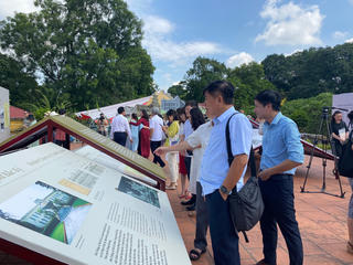 Hồi ức Thành xưa, Phố cũ