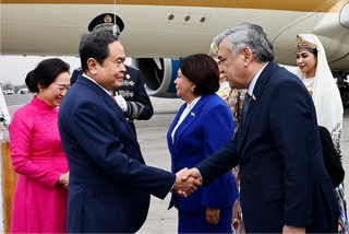 Chủ tịch Quốc hội bắt đầu tham dự Đại hội đồng IPU-150, thăm Uzbekistan