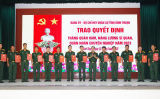 Bình Thuận: Thăng quân hàm và nâng lương cho 102 sĩ quan năm 2023