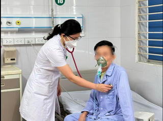 Nhập viện vì căn bệnh nguy hiểm sau 40 năm hút thuốc lào