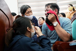 Vụ 2 tàu cá ở Quảng Nam bị chìm: Đón nhau về trong nước mắt