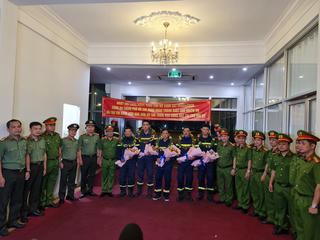 Công an TPHCM đón 5 cán bộ, chiến sĩ tham gia cứu hộ trở về từ Thổ Nhĩ Kỳ