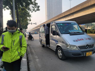 Loạn 'xe dù, bến cóc' tại Hà Nội